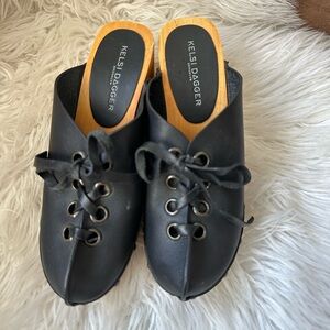 KELSI DAGGER Black Mules/Clogs